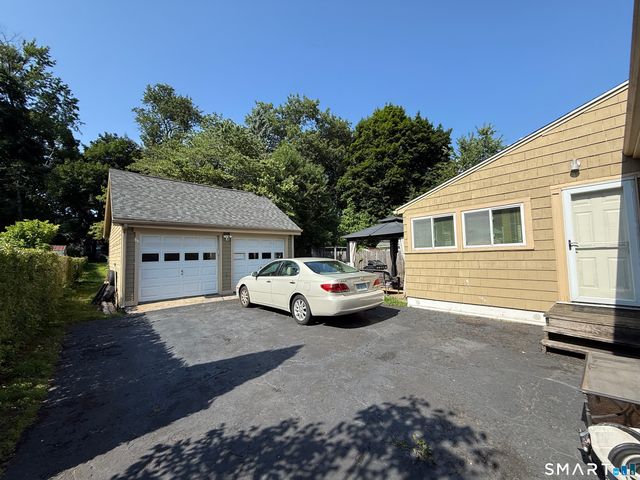 166 Roseleah Avenue, Newington, CT 06111