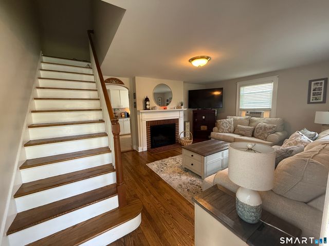 166 Roseleah Avenue, Newington, CT 06111