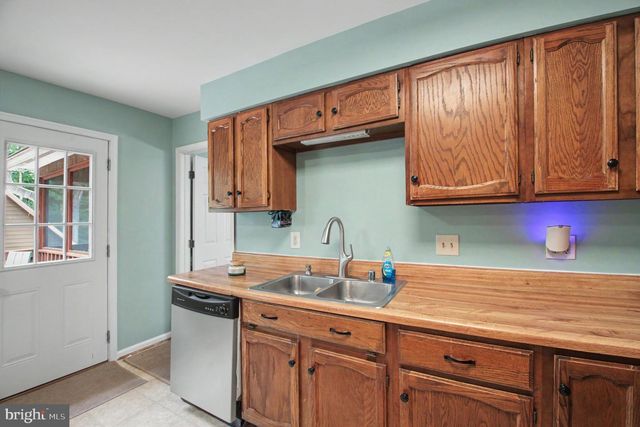 408 WESTOVER PKWY, Locust Grove, VA 22508