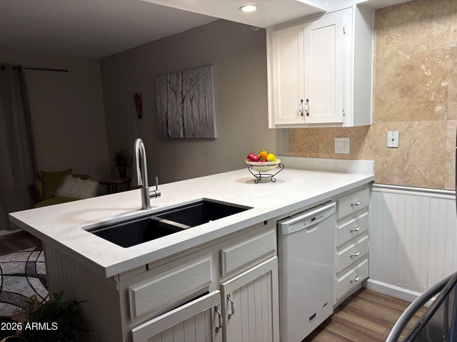 461 W Holmes Avenue 132, Mesa, AZ 85210