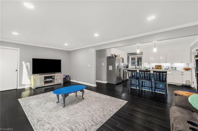 921 Lake W Drive, Thomasville, NC 27360