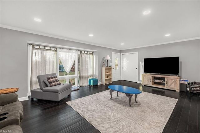 921 Lake W Drive, Thomasville, NC 27360