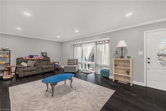 921 Lake W Drive, Thomasville, NC 27360