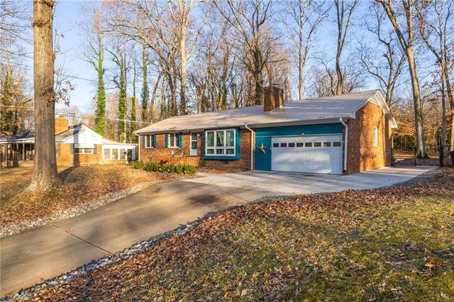 921 Lake W Drive, Thomasville, NC 27360