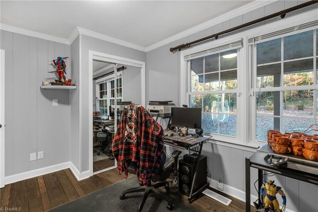 921 Lake W Drive, Thomasville, NC 27360