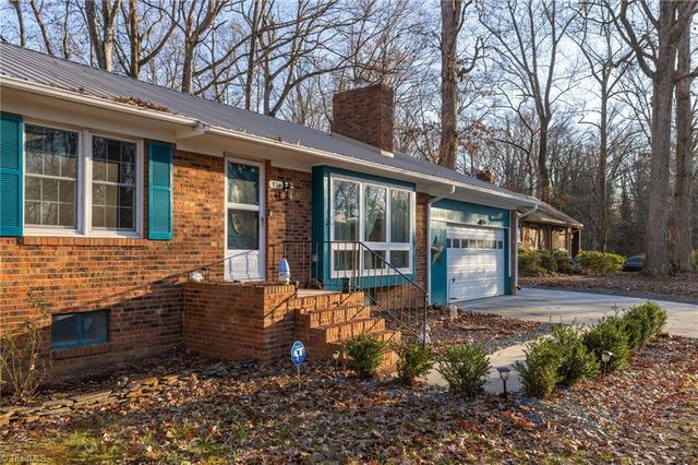 921 Lake W Drive, Thomasville, NC 27360