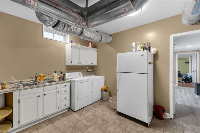 921 Lake W Drive, Thomasville, NC 27360