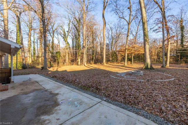 921 Lake W Drive, Thomasville, NC 27360