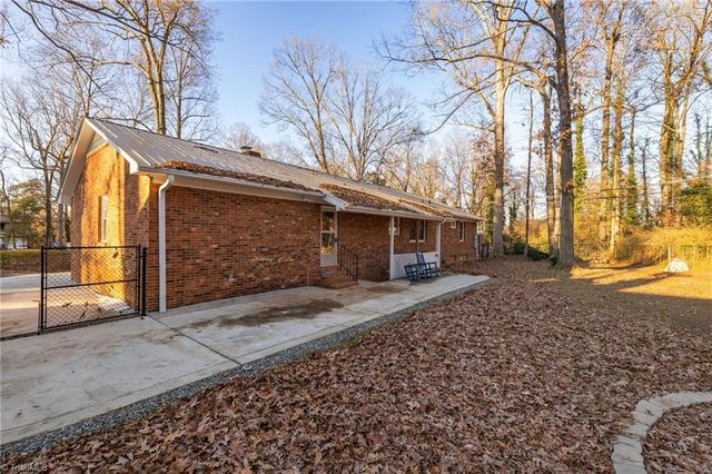 921 Lake W Drive, Thomasville, NC 27360