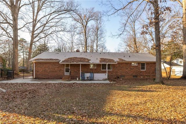 921 Lake W Drive, Thomasville, NC 27360