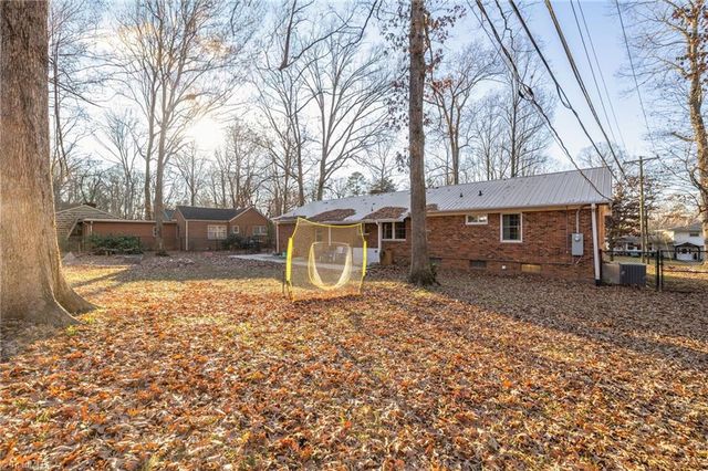 921 Lake W Drive, Thomasville, NC 27360