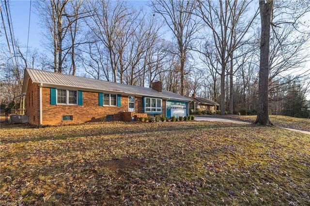 921 Lake W Drive, Thomasville, NC 27360