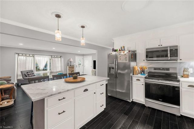 921 Lake W Drive, Thomasville, NC 27360