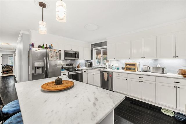 921 Lake W Drive, Thomasville, NC 27360