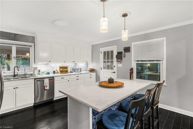 921 Lake W Drive, Thomasville, NC 27360