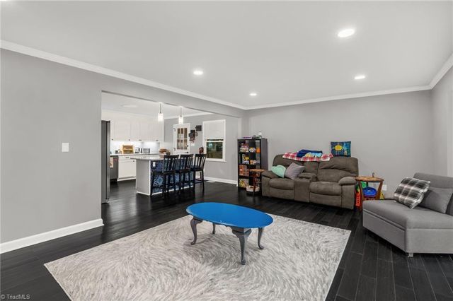 921 Lake W Drive, Thomasville, NC 27360