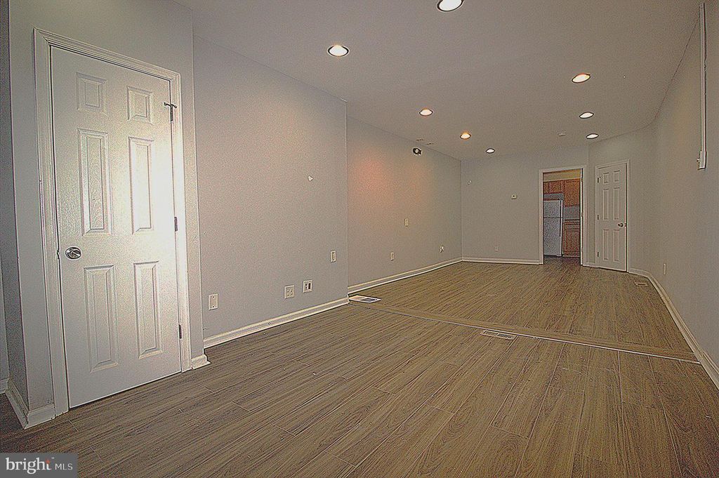 Image 10 of property listing at 2414 SAINT PAUL ST, Baltimore, MD 21218
