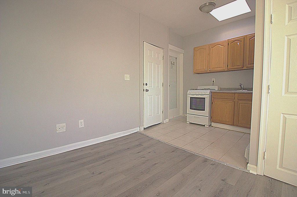 Image 4 of property listing at 2414 SAINT PAUL ST, Baltimore, MD 21218
