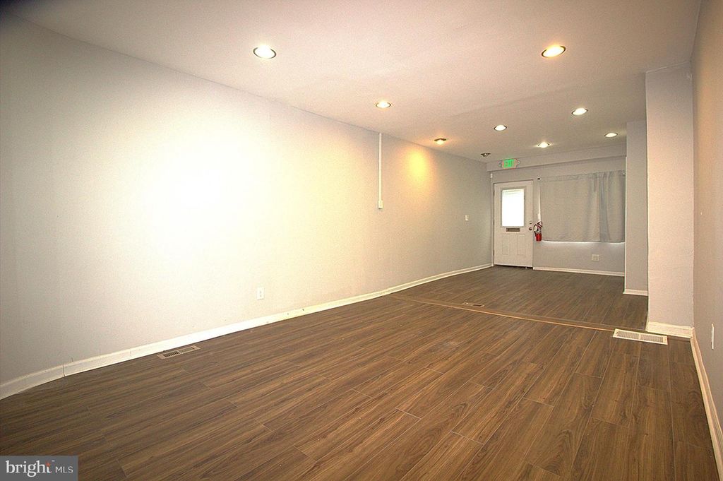 Image 8 of property listing at 2414 SAINT PAUL ST, Baltimore, MD 21218