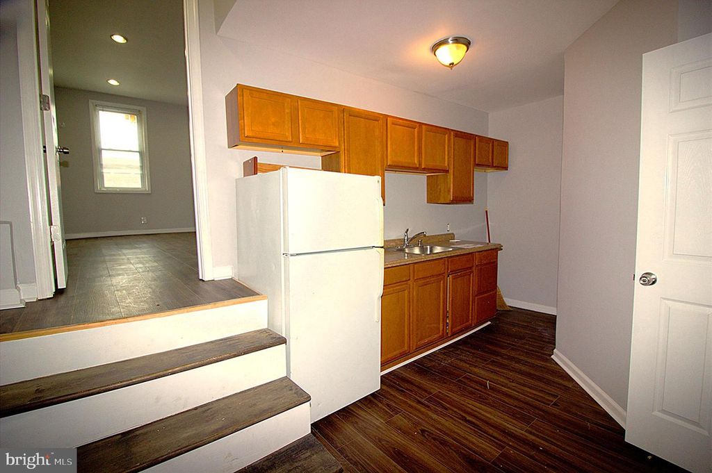 Image 9 of property listing at 2414 SAINT PAUL ST, Baltimore, MD 21218