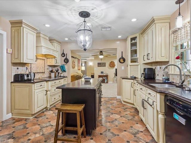 503 Old Dominion RD, Yorktown, VA 23692