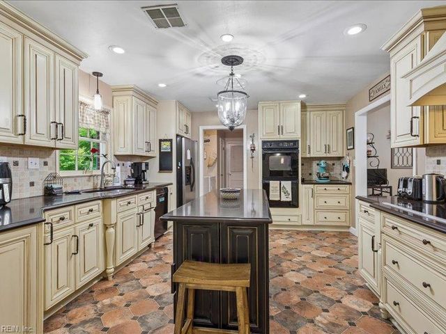 503 Old Dominion RD, Yorktown, VA 23692