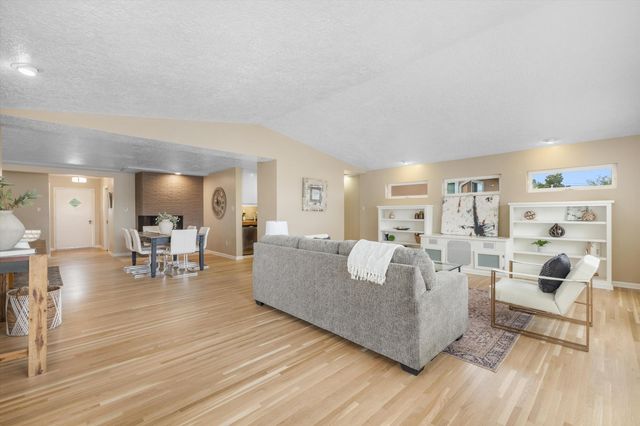 1513 Dartmouth Drive NE, Albuquerque, NM 87106