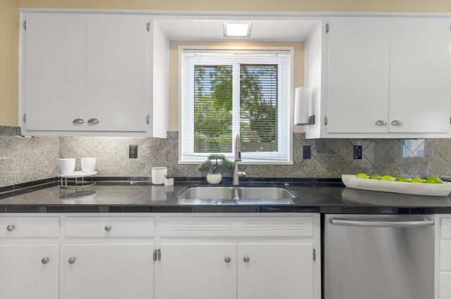1513 Dartmouth Drive NE, Albuquerque, NM 87106
