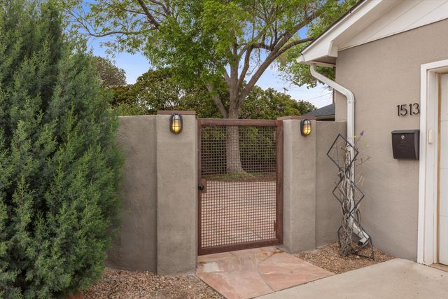 1513 Dartmouth Drive NE, Albuquerque, NM 87106