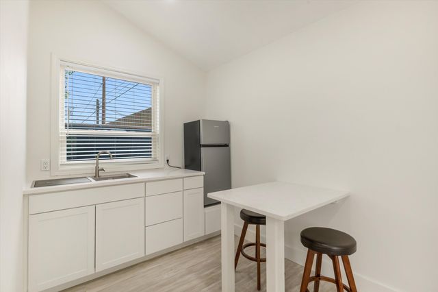 1513 Dartmouth Drive NE, Albuquerque, NM 87106