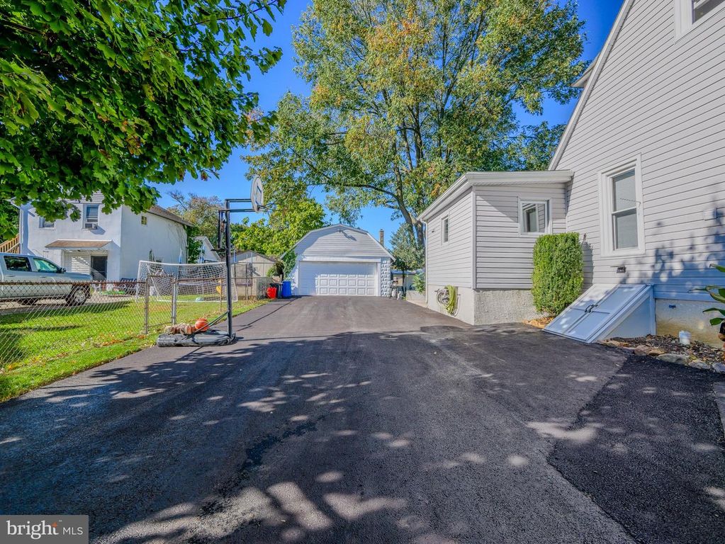 128 ISABEL AVE, GLENOLDEN, PA 19036 — photo 4