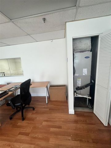 6910 NW 50th St 4-1, Miami, FL 33195