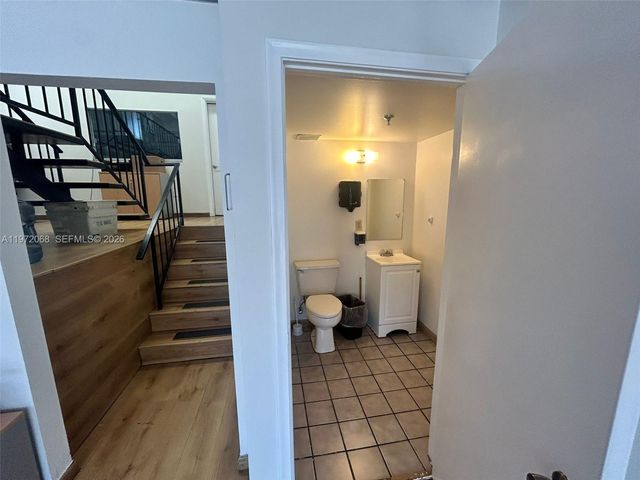 6910 NW 50th St 4-1, Miami, FL 33195