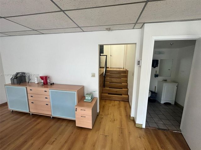 6910 NW 50th St 4-1, Miami, FL 33195