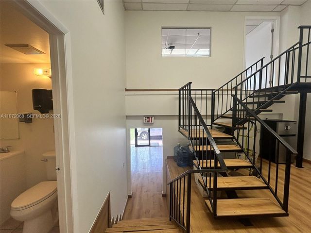 6910 NW 50th St 4-1, Miami, FL 33195