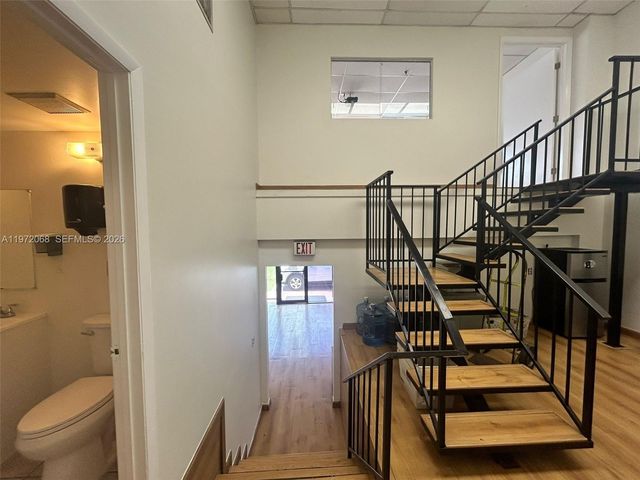 6910 NW 50th St 4-1, Miami, FL 33195