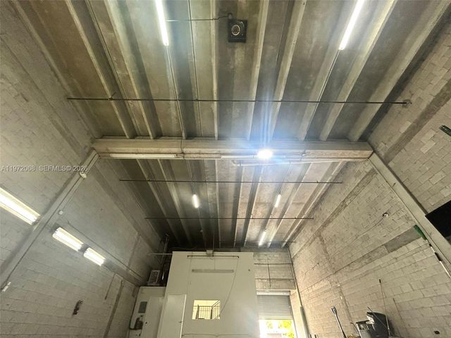 6910 NW 50th St 4-1, Miami, FL 33195