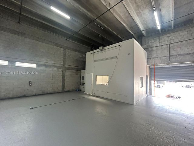 6910 NW 50th St 4-1, Miami, FL 33195