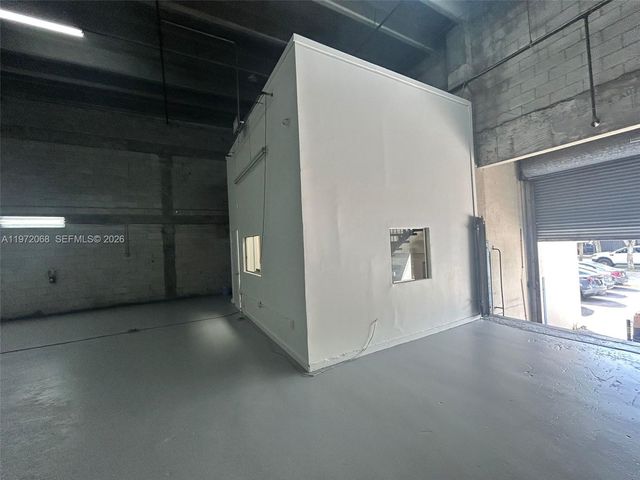 6910 NW 50th St 4-1, Miami, FL 33195