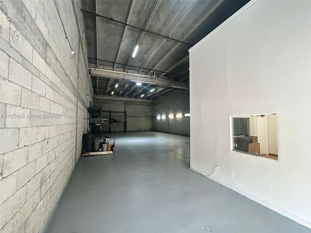 6910 NW 50th St 4-1, Miami, FL 33195