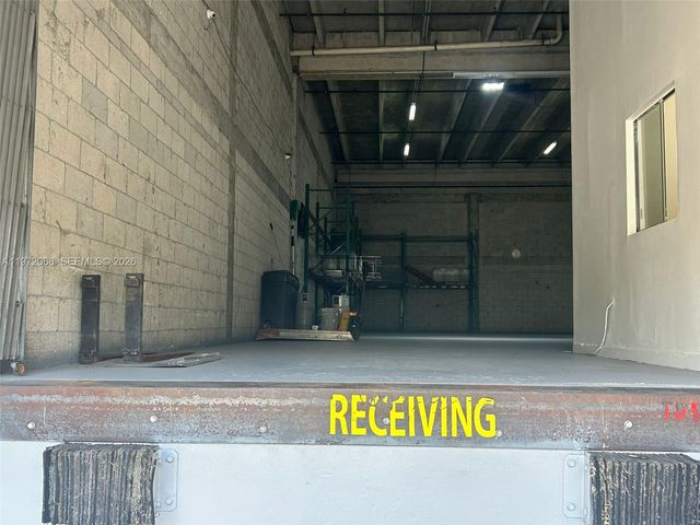 6910 NW 50th St 4-1, Miami, FL 33195