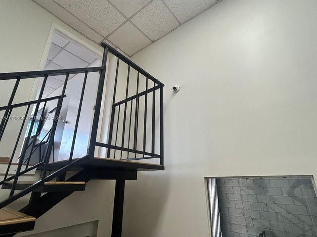 6910 NW 50th St 4-1, Miami, FL 33195