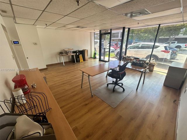 6910 NW 50th St 4-1, Miami, FL 33195