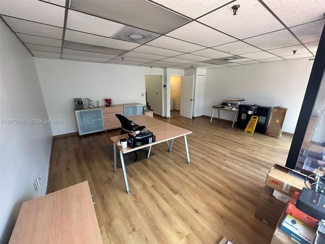 6910 NW 50th St 4-1, Miami, FL 33195