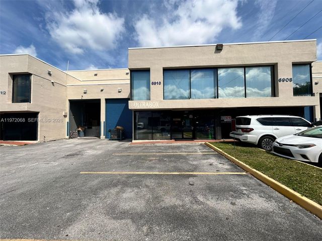 6910 NW 50th St 4-1, Miami, FL 33195