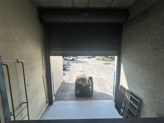 6910 NW 50th St 4-1, Miami, FL 33195