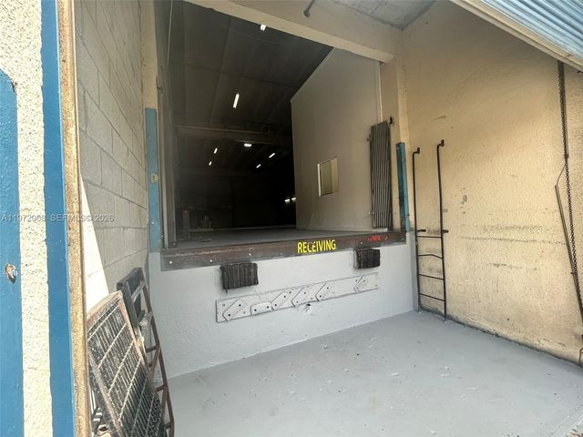 6910 NW 50th St 4-1, Miami, FL 33195