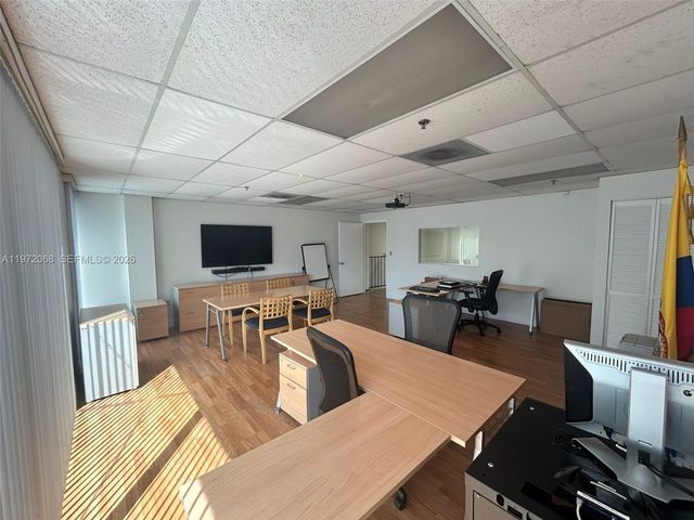 6910 NW 50th St 4-1, Miami, FL 33195