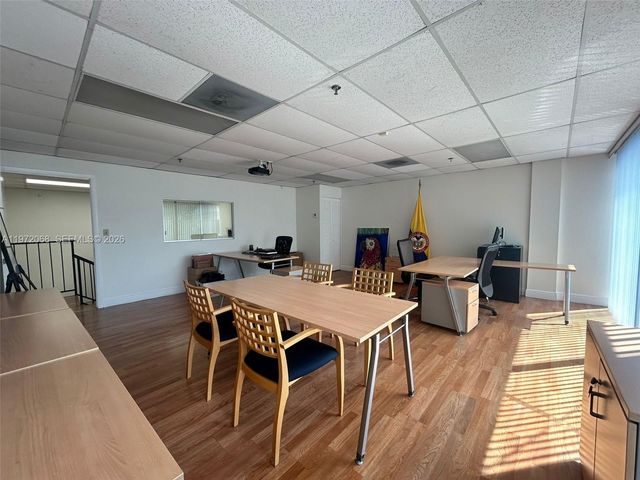 6910 NW 50th St 4-1, Miami, FL 33195