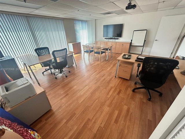 6910 NW 50th St 4-1, Miami, FL 33195